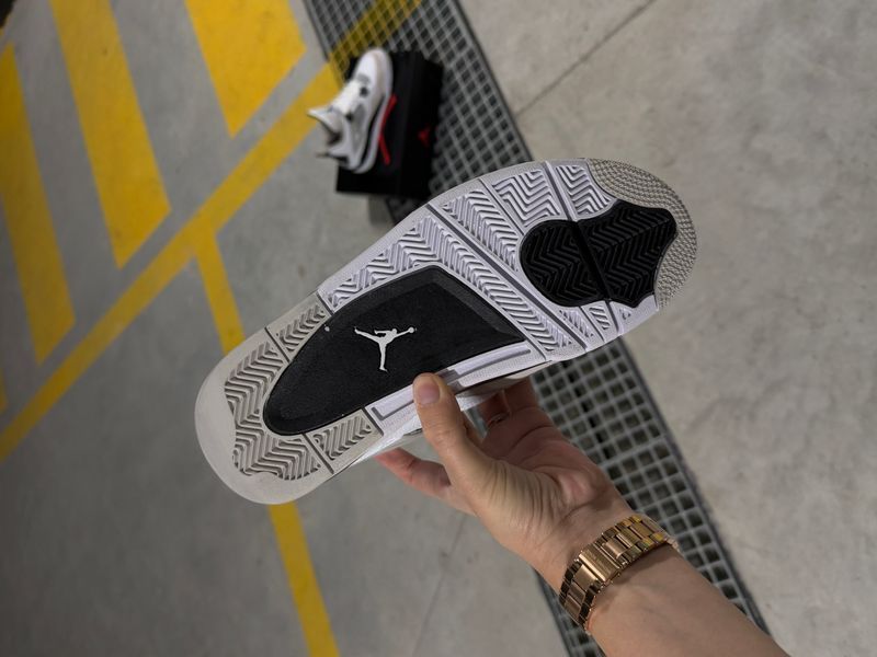 Кросівки Jordan Retro 4 White Black 09435-Білий-36 фото