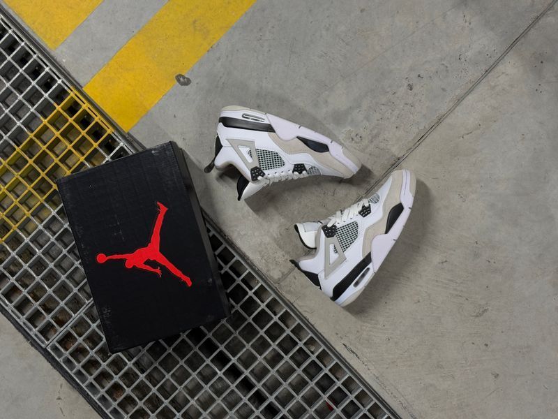 Кросівки Jordan Retro 4 White Black 09435-Білий-36 фото