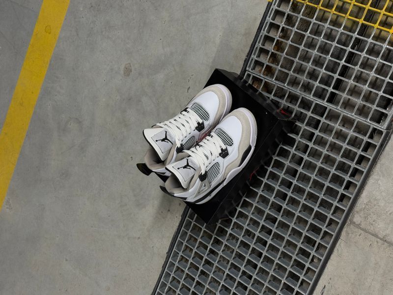 Кросівки Jordan Retro 4 White Black 09435-Білий-36 фото